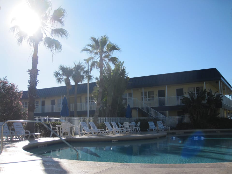 Am Pool Best Western Cocoa Beach Hotel & Suites