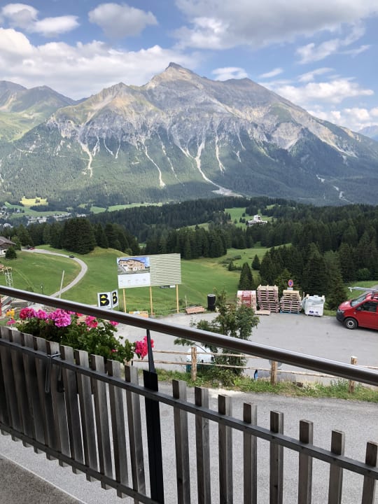 Ausblick Berghotel Tgantieni