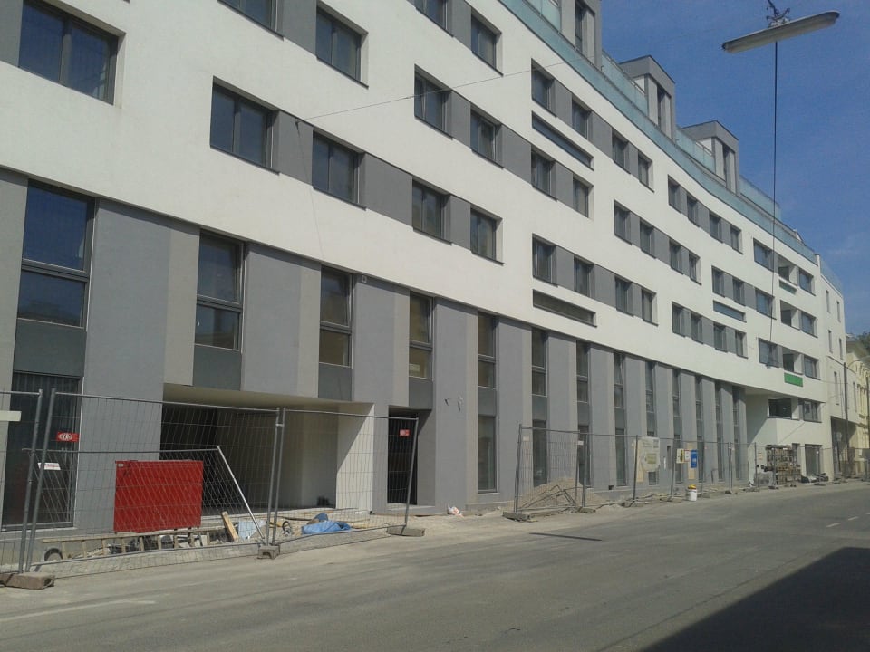 Außenansicht = Baustelle JUFA Hotel Wien City