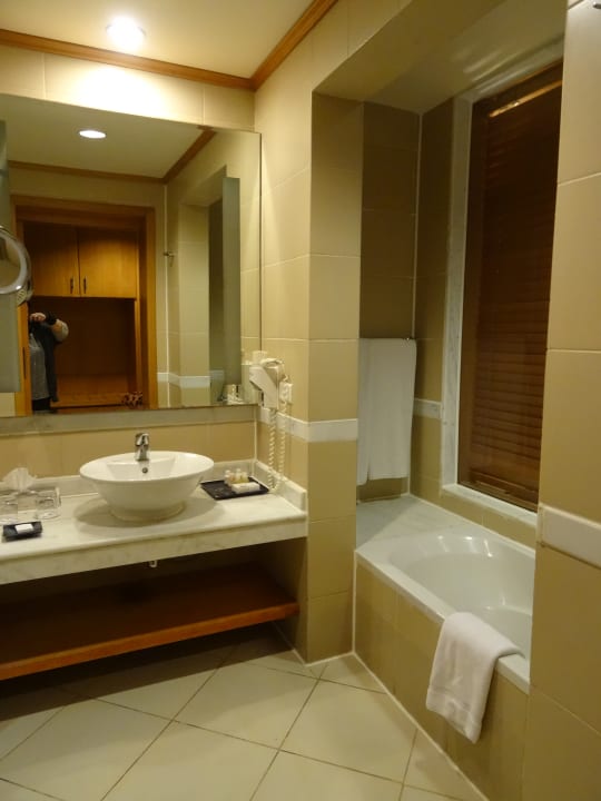 Zimmer Parrotel Beach Resort