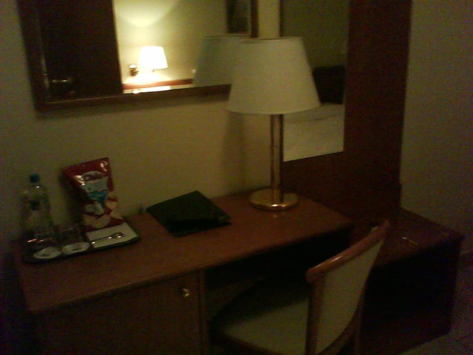 Schreibtisch Best Western Plus Grand Hotel Victor Hugo