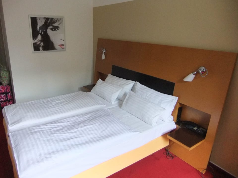 Bett Hotel Theatrino