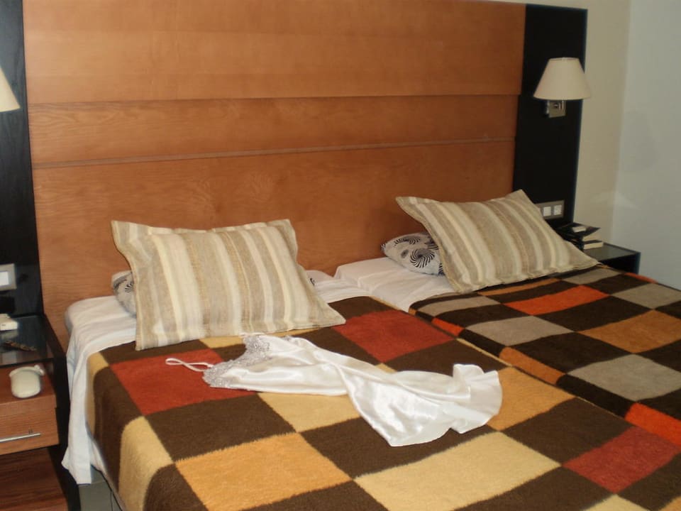 Schlafzimmer HL Miraflor Suites Hotel