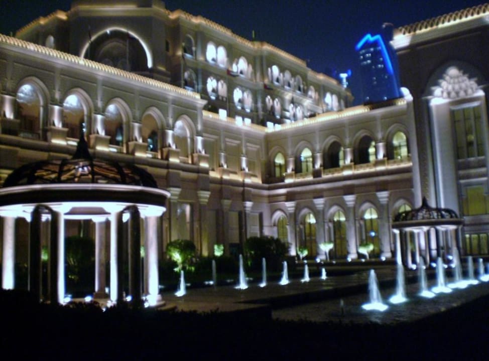 Eines der vielen Wasserspiele Emirates Palace Mandarin Oriental