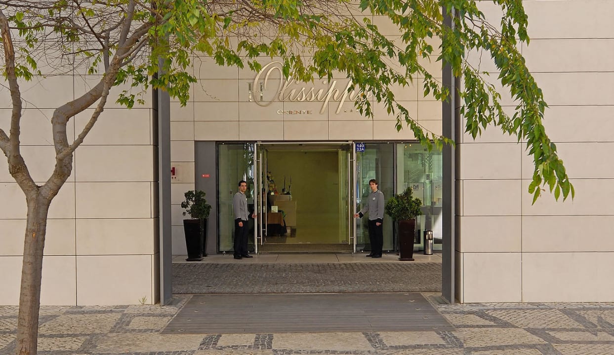 Hotel entrance Hotel Olissippo Oriente