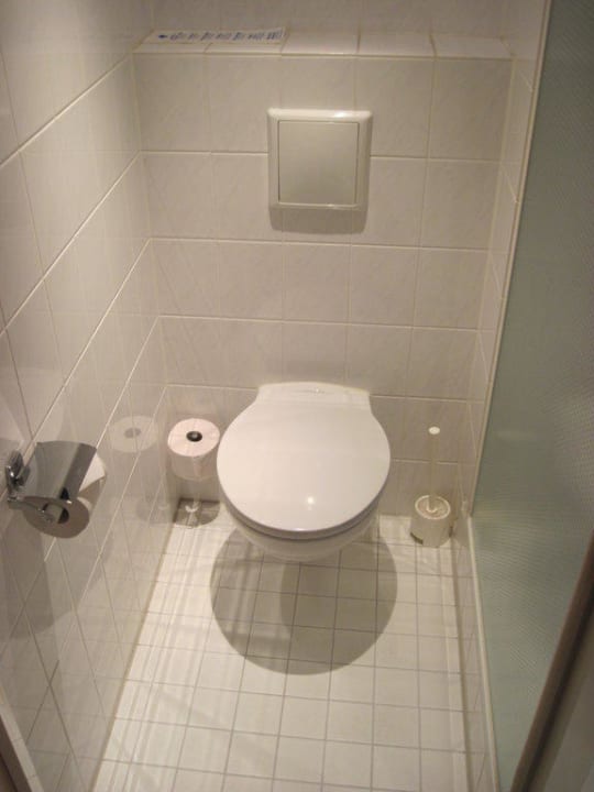 Stilles Örtchen in weiß Holiday Inn Express Frankfurt - Airport