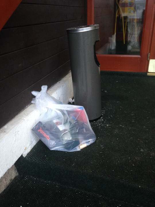 Müll im Eingang Hotel Bílý Hořec