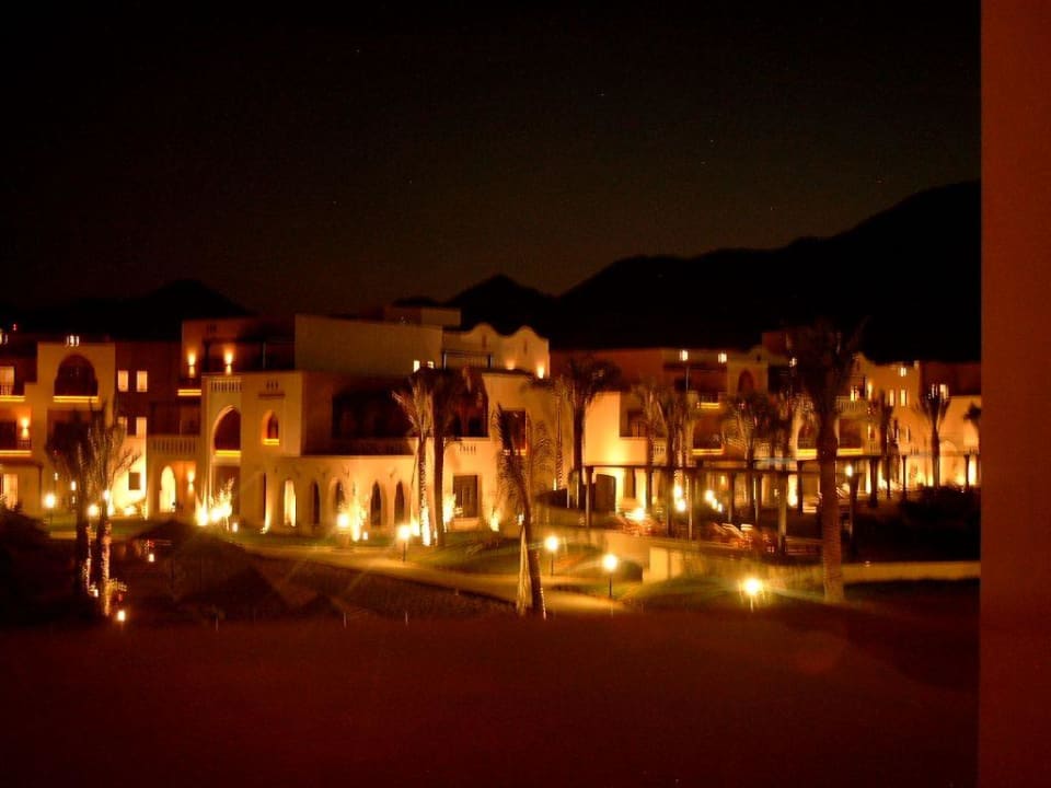 Miramar bei Nacht - Blick vom Balkon Miramar Al Aqah Beach Resort