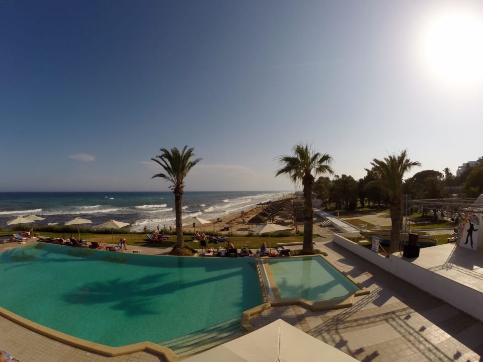 Ausblick auf den unteren Pool, Strand und Meer Hotel Bel Azur Thalasso & Bungalows