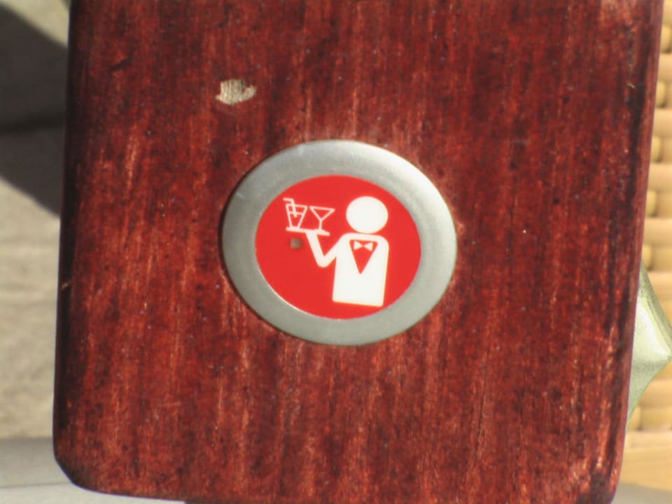 Ruftaste für den Getränkeboy Hotel Le Meridien Al Aqah Beach Resort