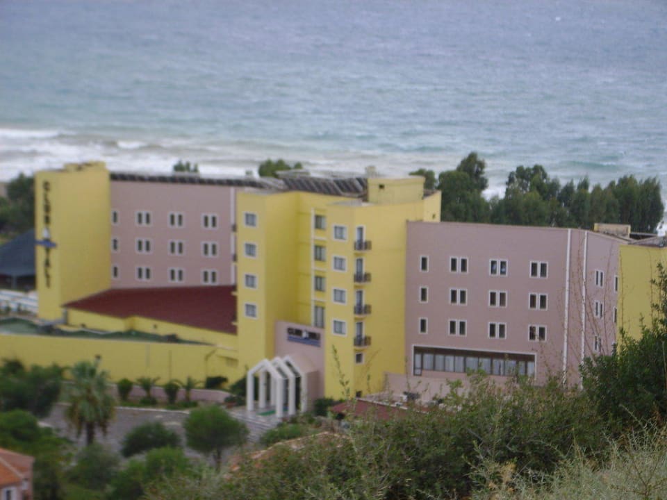 Blick vom Berg auf die Cluabanlage Club Yali Hotels & Resort