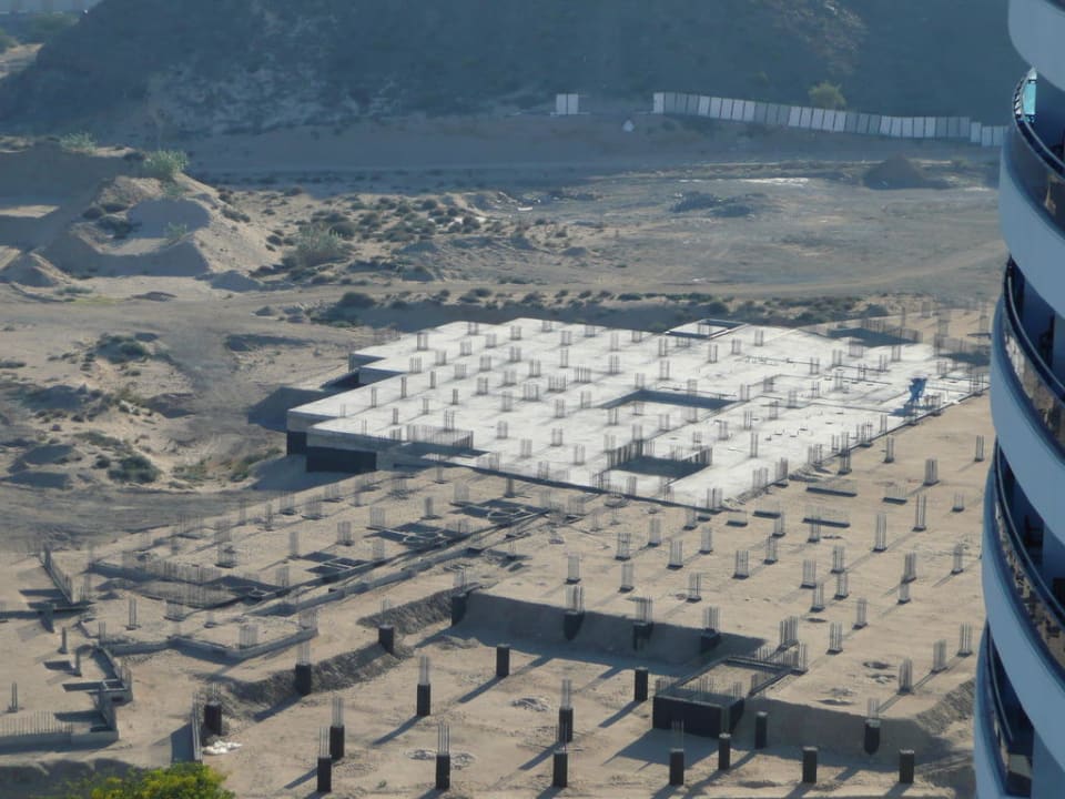 Baustelle ruht Hotel Le Meridien Al Aqah Beach Resort