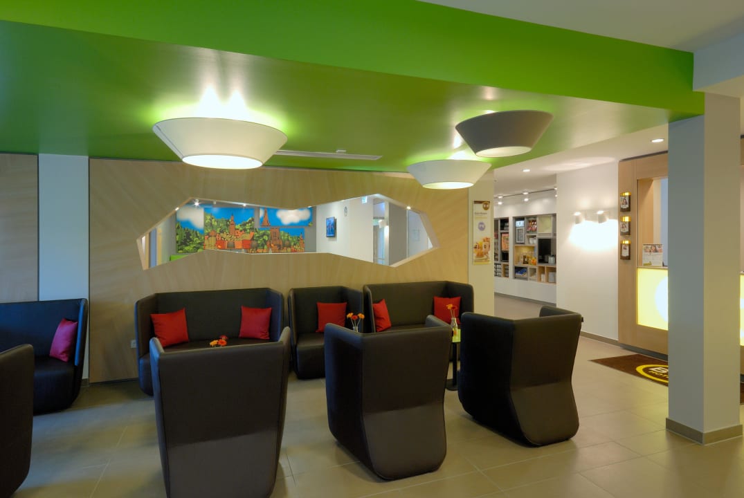 Lobby B&B Hotel Freiburg-Süd