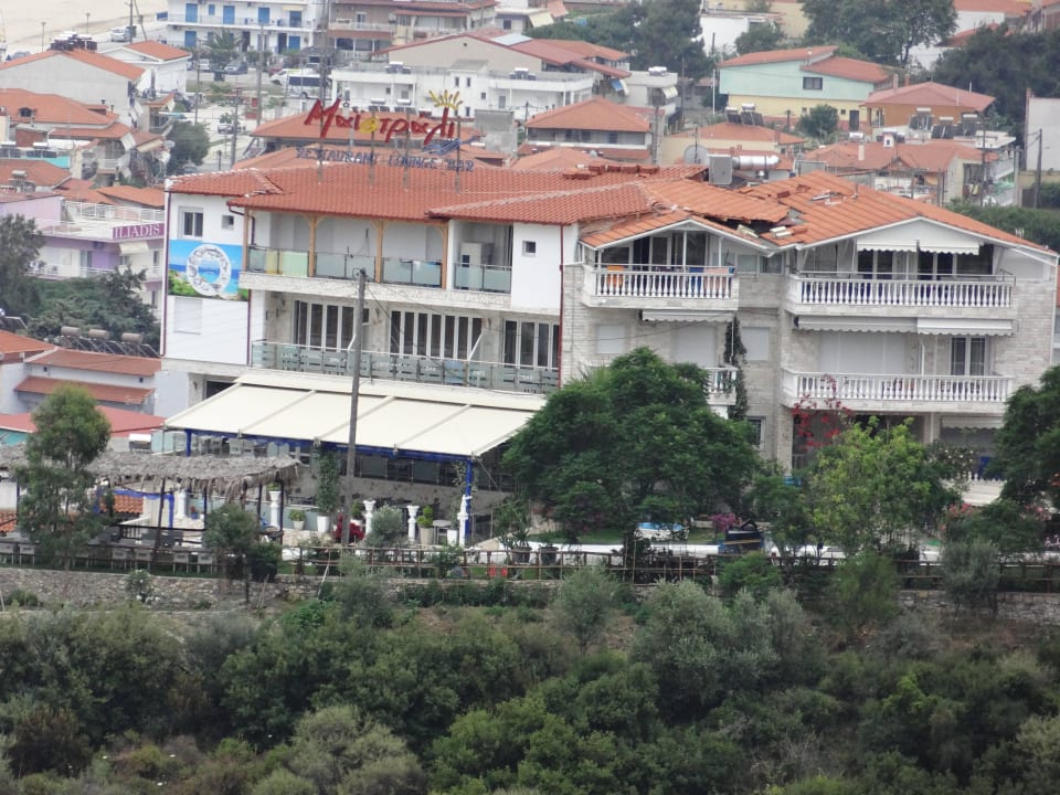 Blick von gegenüber Hotel Maistrali