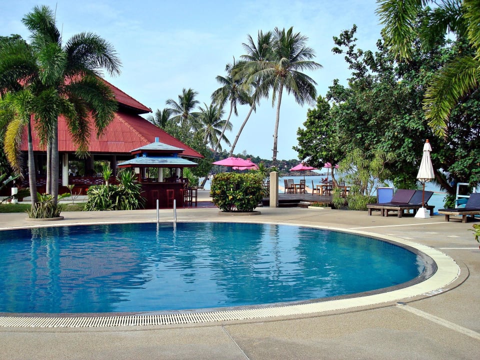 Pool mit Blick zum Frühstücksrestaurant Long Bay Resort Koh Phangan
