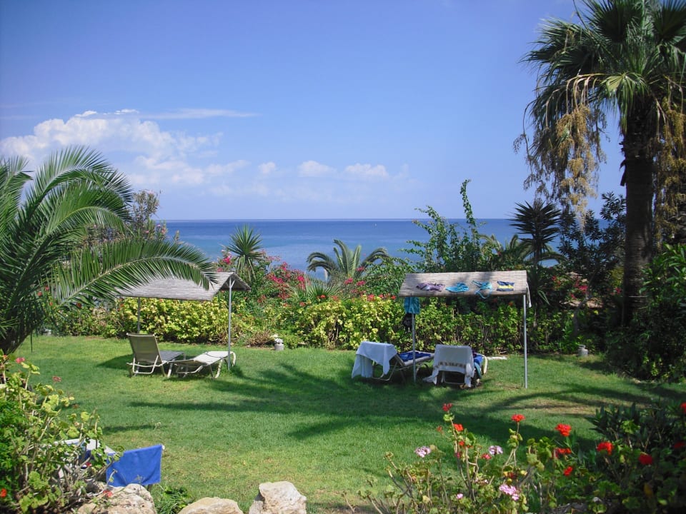 Sehr schöne Gartenanlage Crystal Springs Beach Hotel