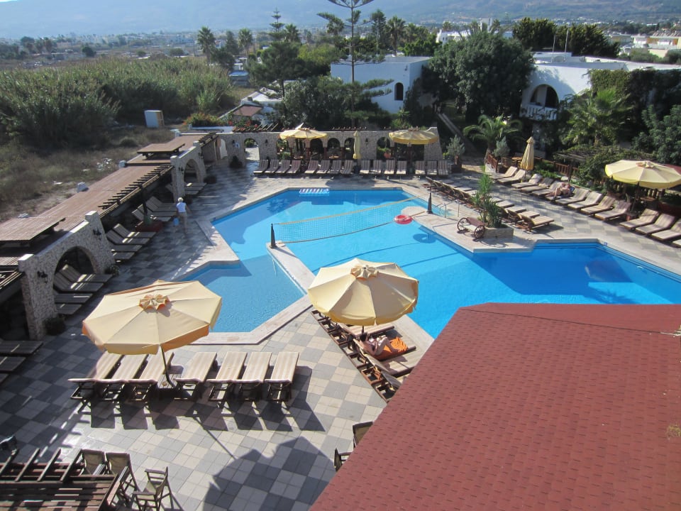 Pool-Anlage vom Aussichts-Fitness-Turm Gaia Garden Hotel