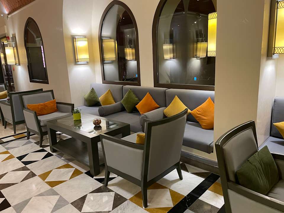 Lobby The Cove Rotana Resort