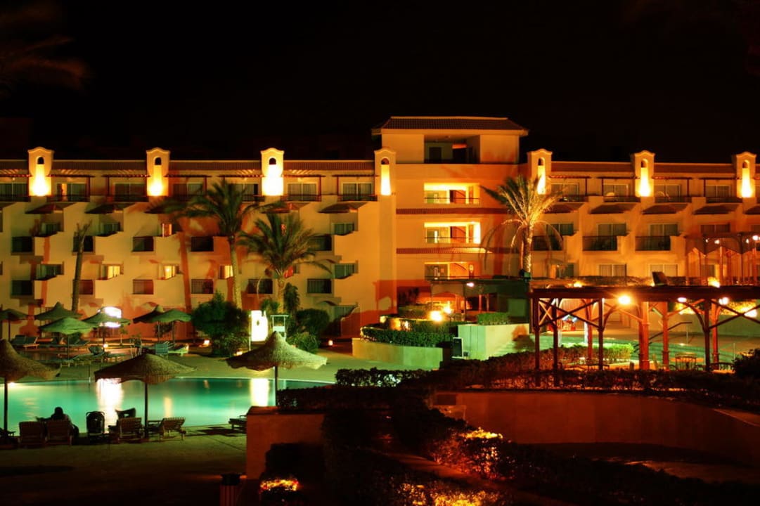 Hotel area in the evening Pyramisa Beach Resort Sahl Hasheesh