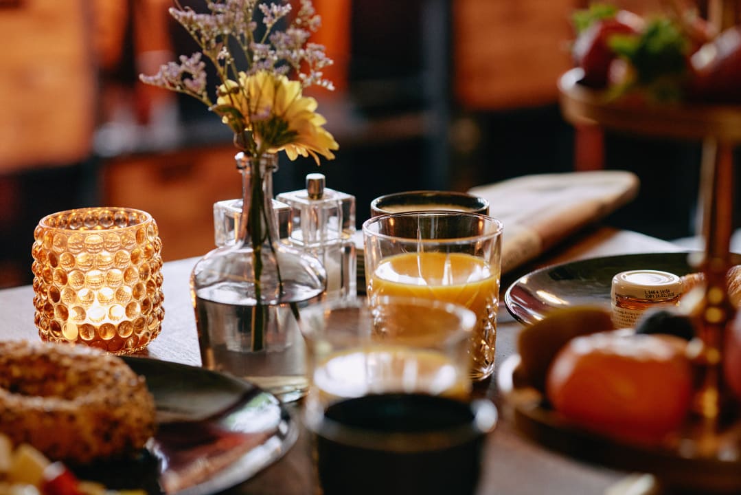 Gastro 18Arts Hotel - Living in a Gallery!