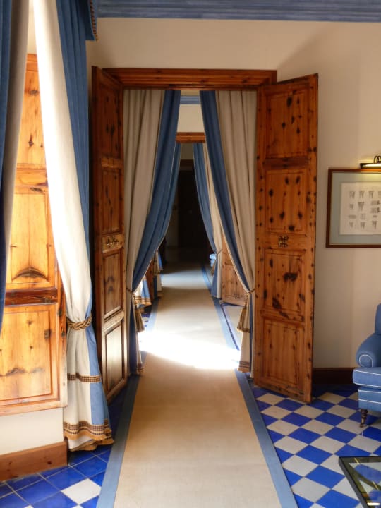 Schlossähnliche Flure mit moderner Gemäldegalerie Gran Hotel Son Net