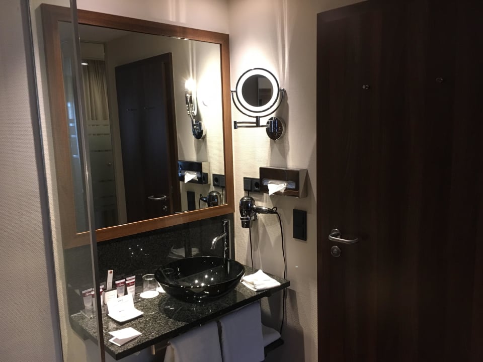 Kosmetikecke Flemings Hotel Frankfurt Main-Riverside