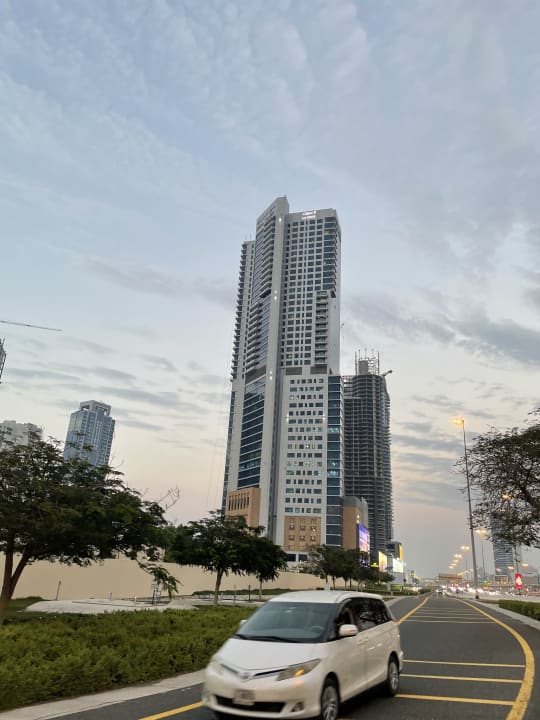 Außenansicht La Suite Dubai Hotel & Apartments