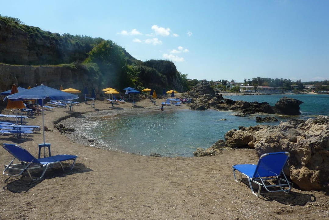 Hotelstrand mit kleiner Badebucht Kresten Palace Hotel