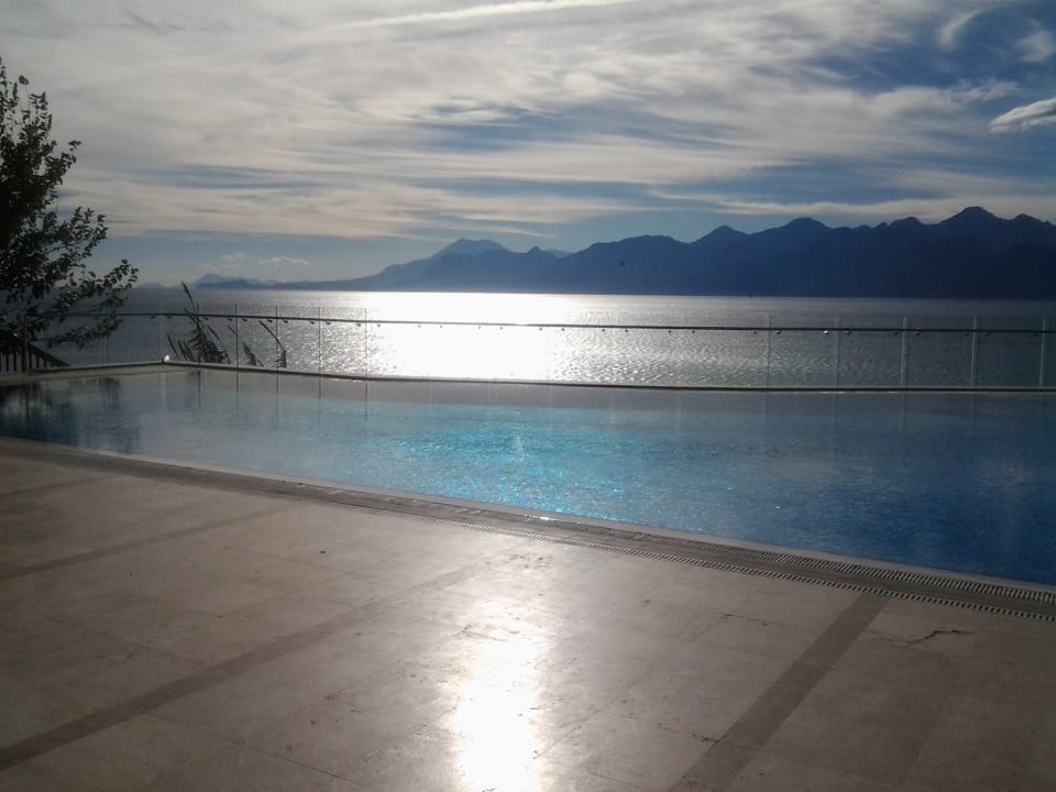 Pool Ramada Plaza by Wyndham Antalya