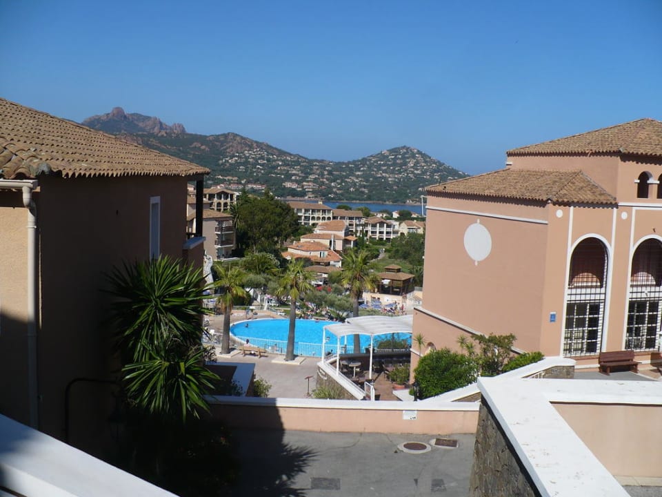 Sicht auf das Zentrum der Anlage Pierre & Vacances Resort Cap Esterel
