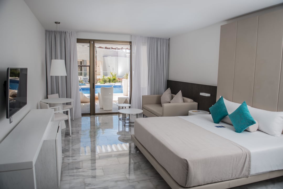 Junior Suite Deluxe SwimOut  Platinum Yucatan Princess All Suites & Spa Resort - Adults only