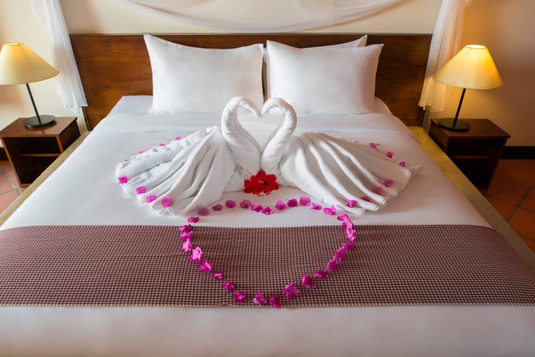 Honeymooners Victoria Nui Sam Lodge