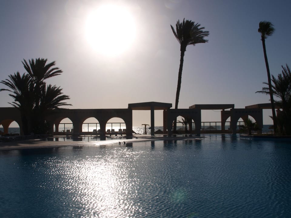 Pool in Richtung Meer Zita Beach Resort