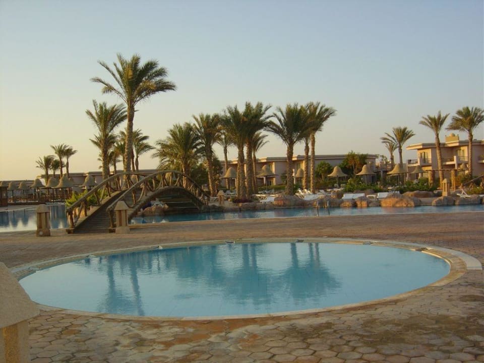 Grosser Pool Parrotel Beach Resort