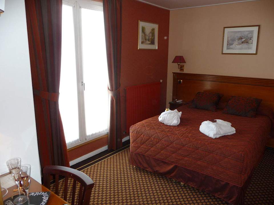 Doppelbett Hotel des Arts Montmatre