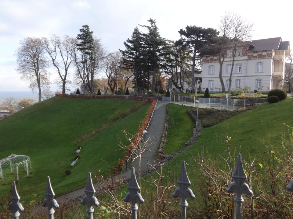 Blick zur Villa Hanni AKZENT Waldhotel Rügen