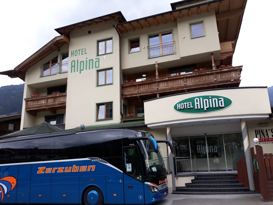 Außenansicht Hotel Alpina