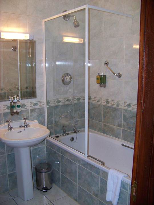 Badezimmer Sheldon Park Hotel and Leisure Club