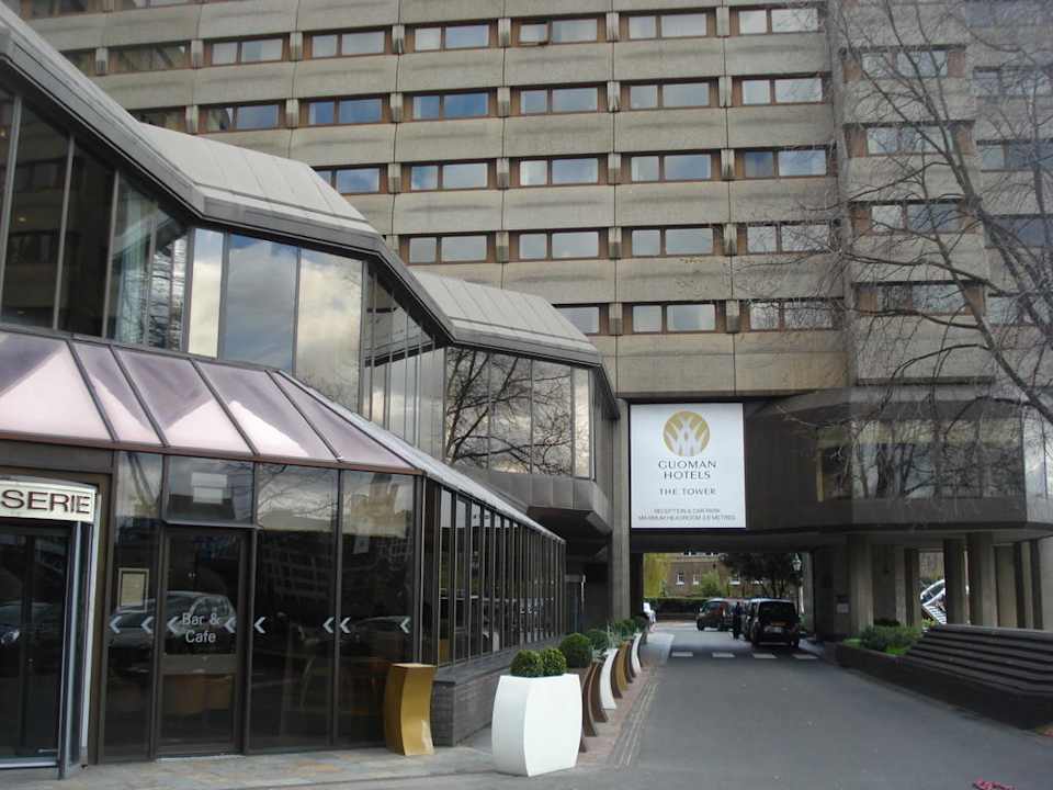 Eingang The Tower - A Guoman Hotel