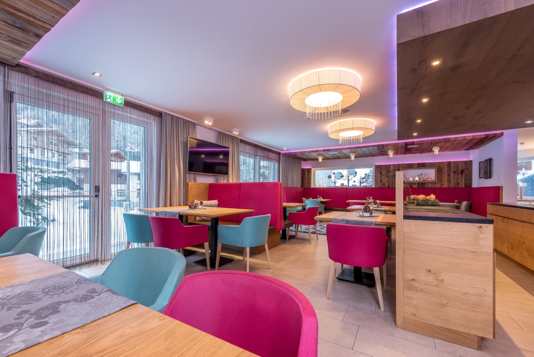 Lobby Mountain Resort M&M