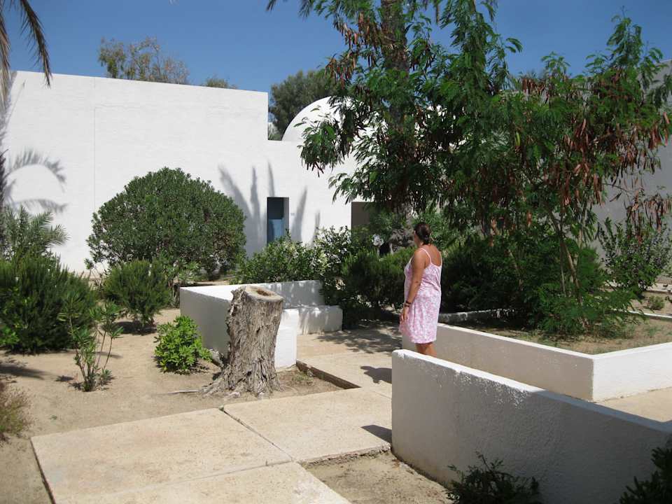 Innenhof des "H" - Menzels Hotel El Mouradi Djerba Menzel