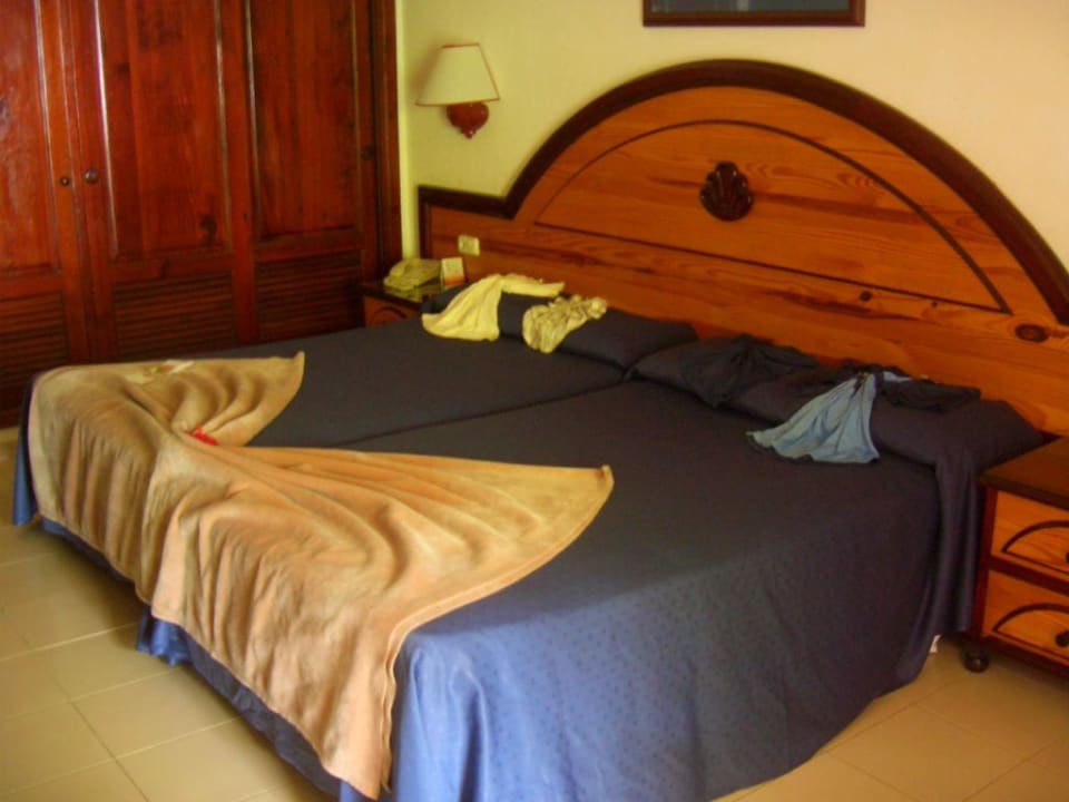 Sehr großes gemütliches Bett Playabachata Hotel