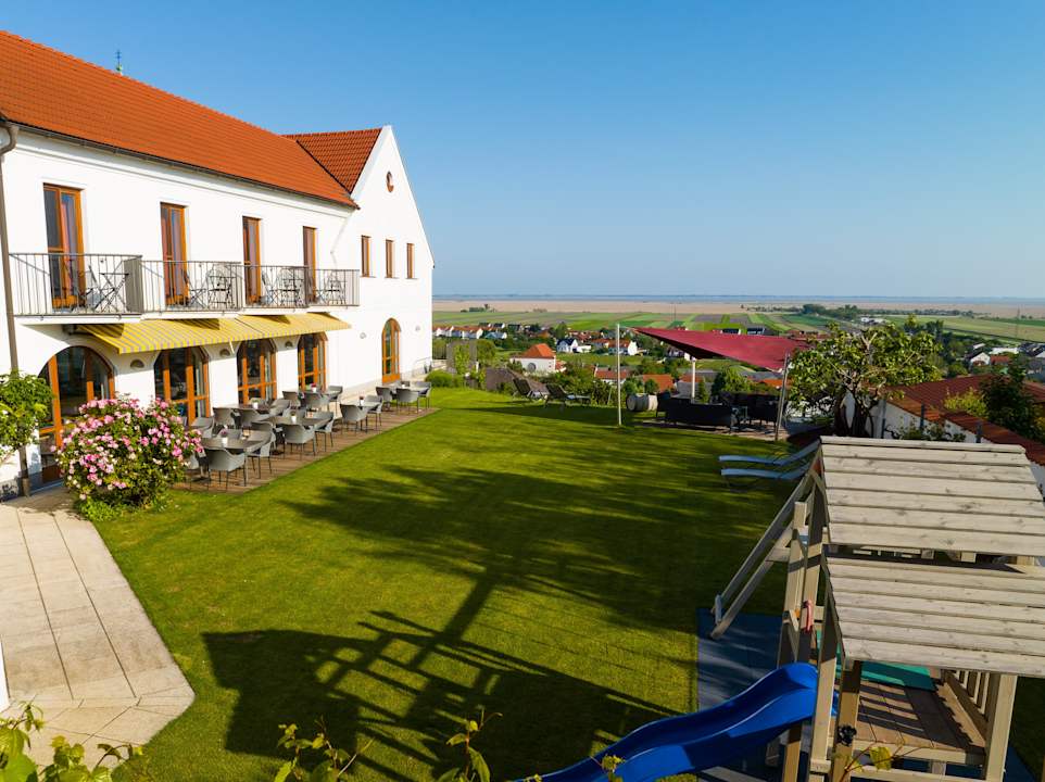 Außenansicht Weingut & Gästehaus zum Seeblick - Familie Sattler