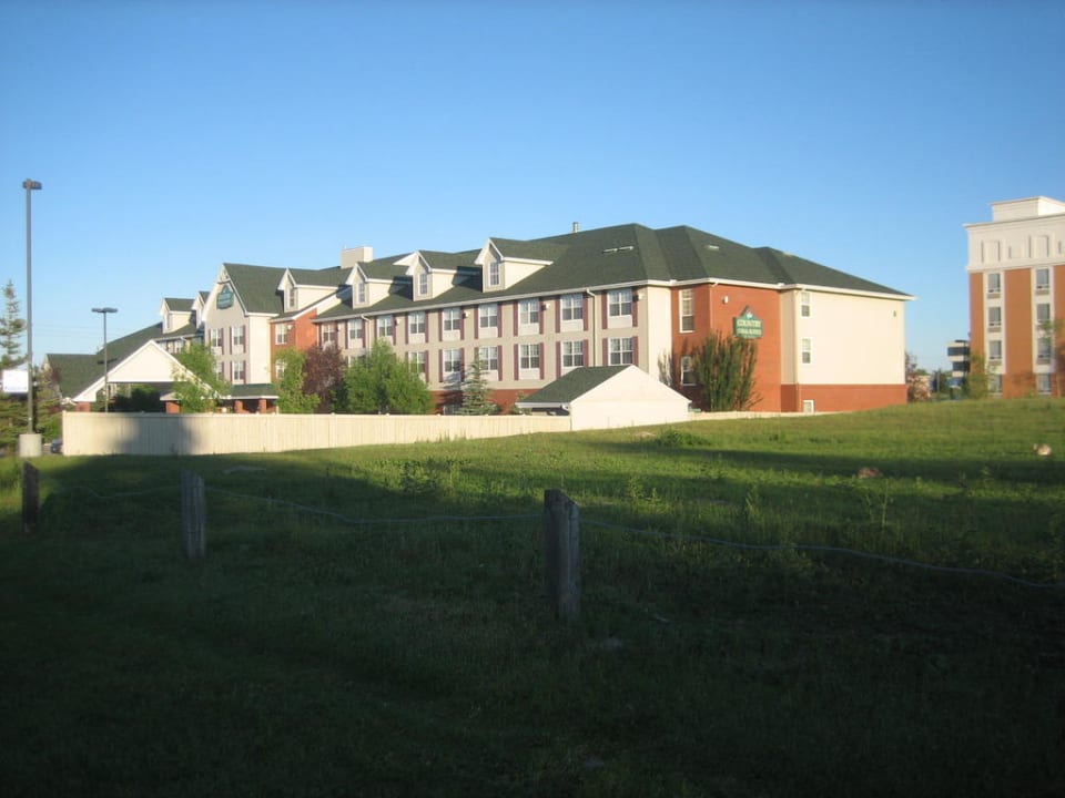 Außenansicht mit Parkplatz Hotel Country Inn & Suites By Carlson, Calgary-Airport