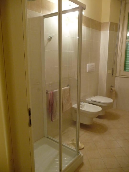 Dusche Bad 1 Villa Garuti Residence