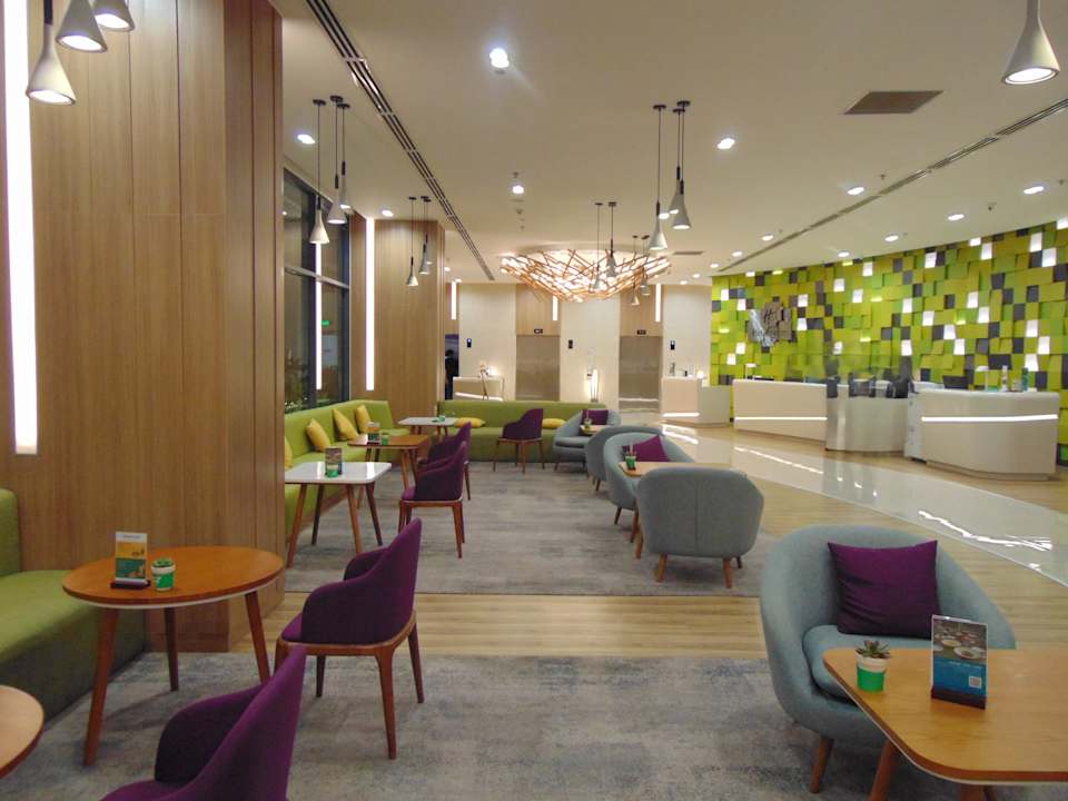 Lobby Holiday Inn & Suites Saigon Airport