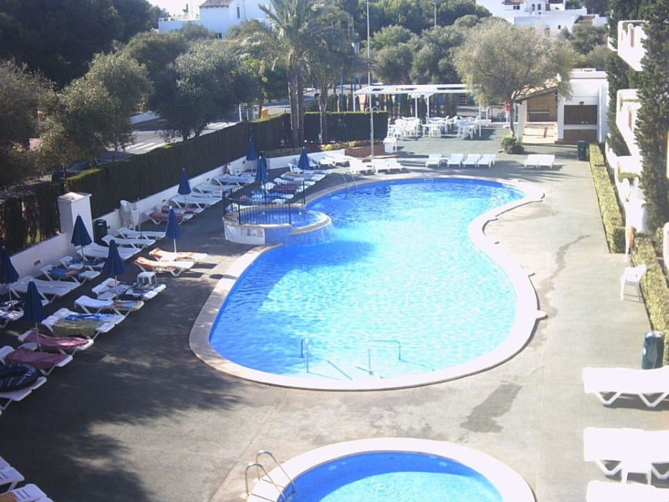 Pool um 8 Uhr morgens Inturotel Esmeralda Garden