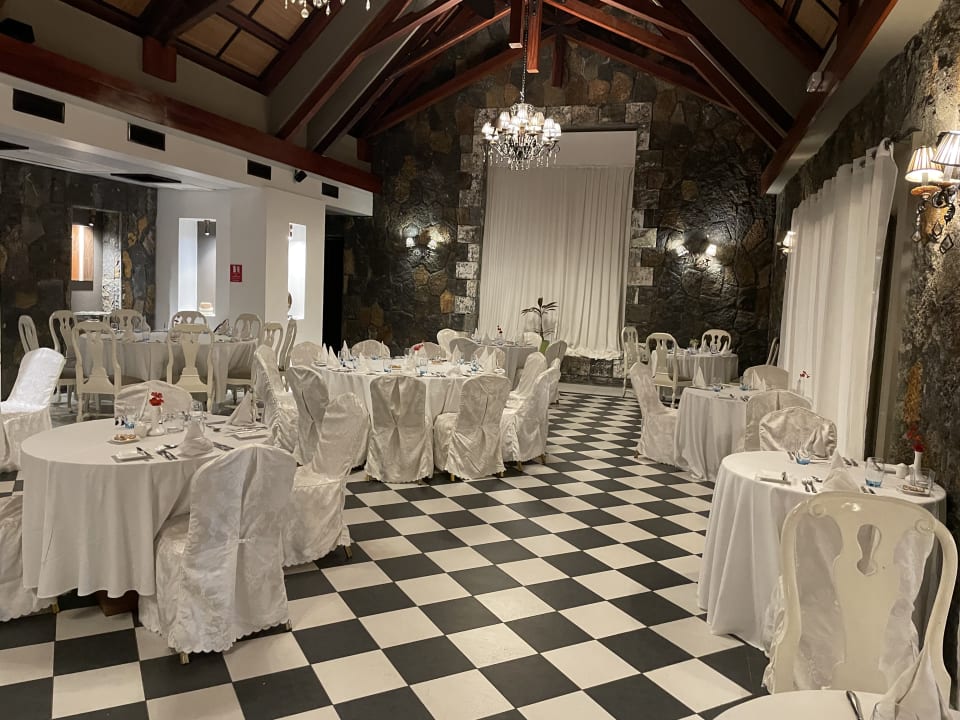 Gastro Crystals Beach Resort Belle Mare, a member of Radisson Individuals