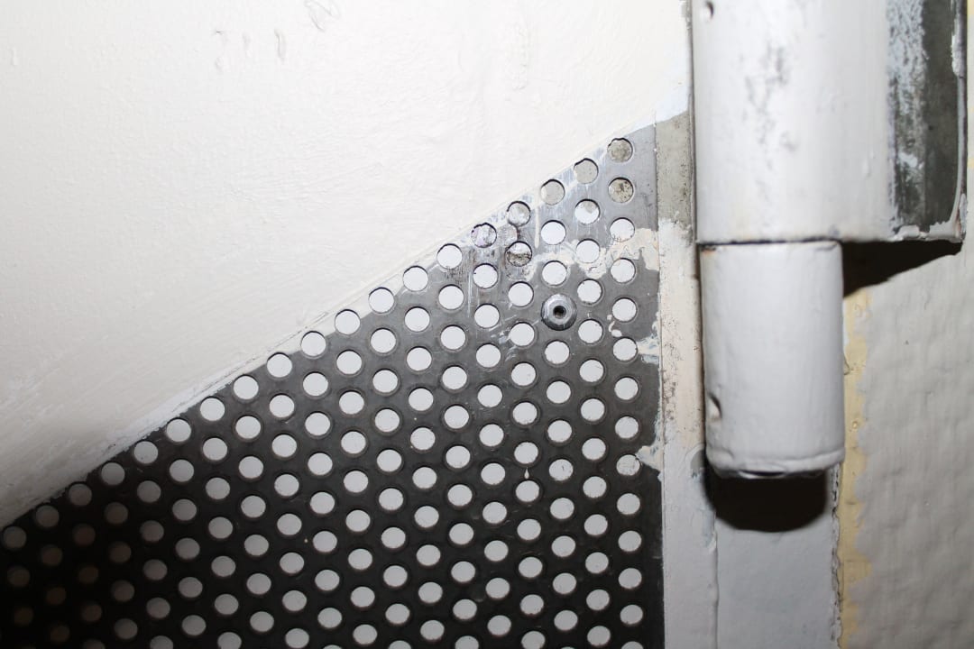 Nieten an der Brandschutztüre Hotel Domicil Hamburg by Golden Tulip