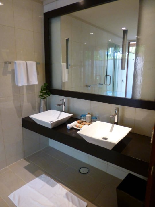 Bad im Jacuzzi Beach Bungalow Veligandu Maldives Resort Island